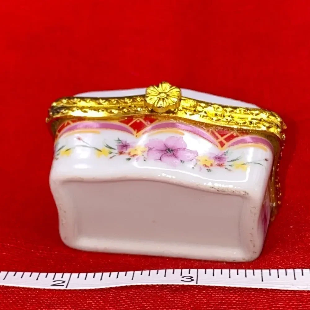Small rectangle porcelain trinket box with no makers mark